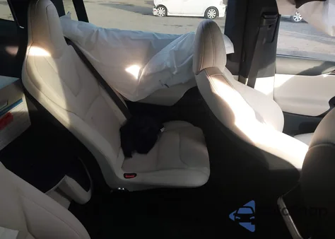 2024 Tesla Model X Long Range z USA, uszkodzony, nr VIN 7SAXCBE51RF455317